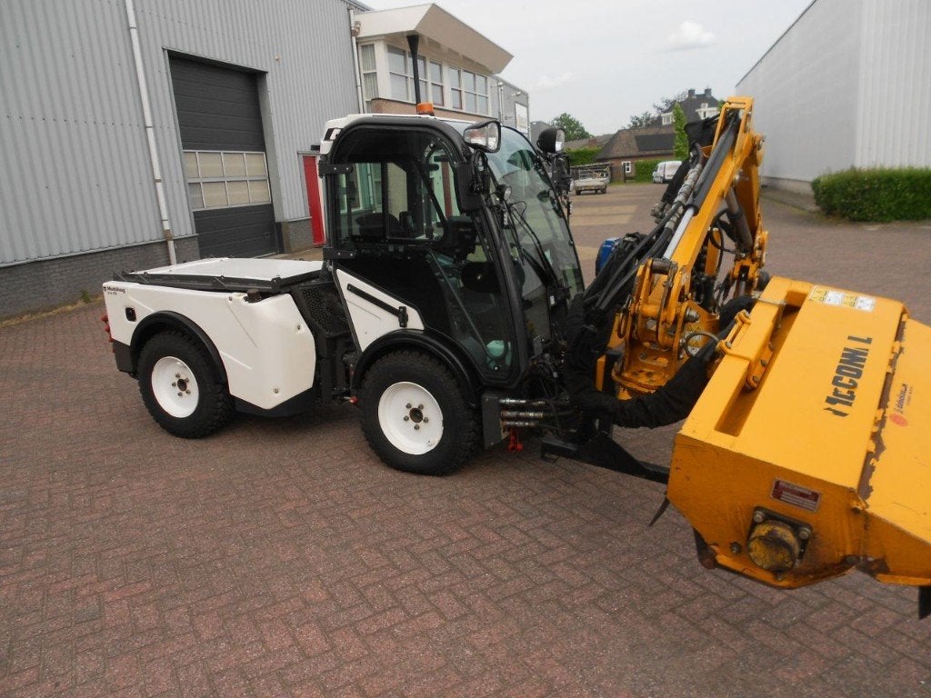 Multihog CX 75 werktuigdrager met Mc Connel arm klepelbak, Ophalen, Gebruikt