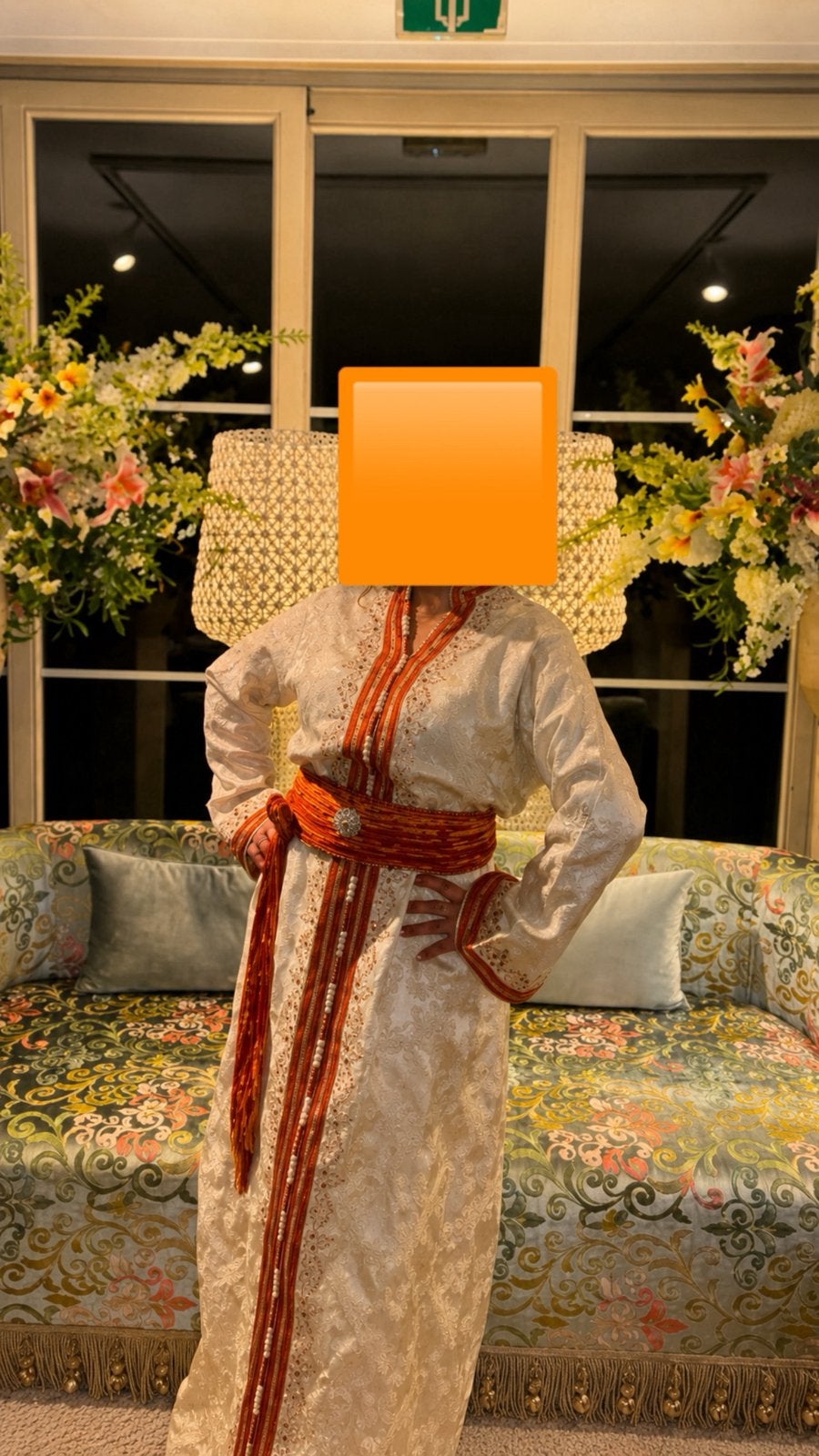 Joli caftan avec ceinture en tissu et broche, Enlèvement ou Envoi, Comme neuf, Orange