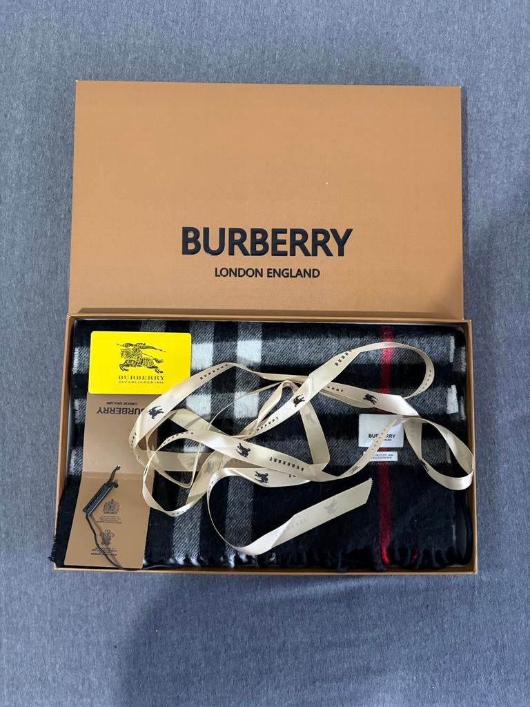 Écharpe Burberry noir, Vêtements | Femmes, Bonnets, Écharpes & Gants, Enlèvement ou Envoi, Neuf, Écharpe