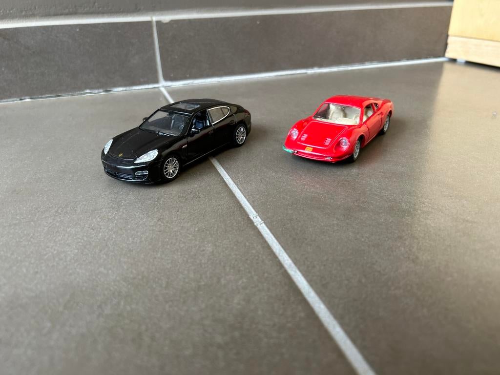 Voiture de sport, Enlèvement, Comme neuf
