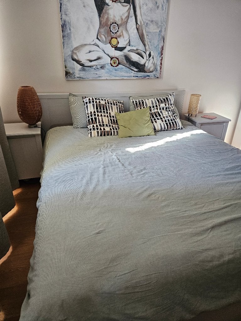 Selling double bed and night stands, Enlèvement ou Envoi, Utilisé, 200 cm, Blanc