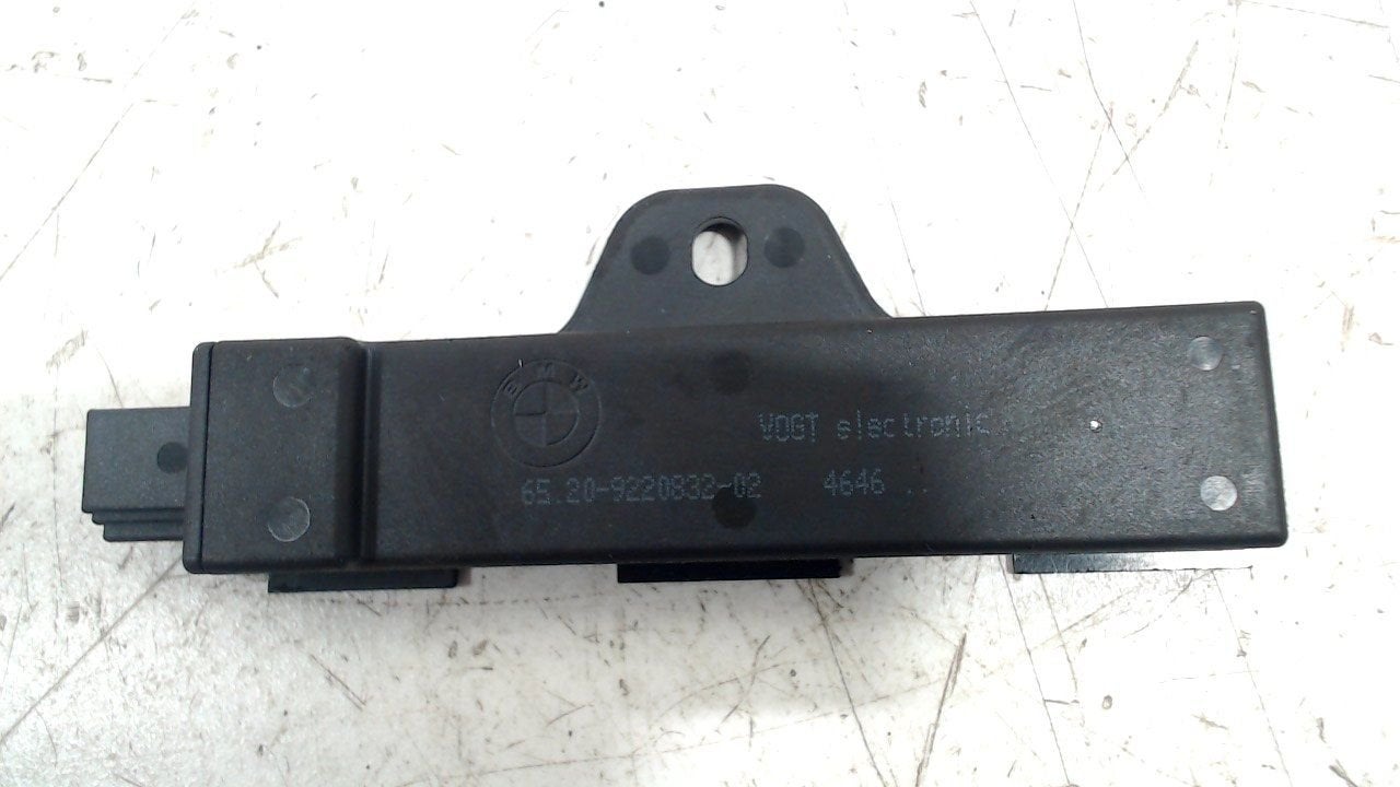 Antenne versterker BMW 2 serie, Ophalen of Verzenden, Van der Ven Autorecycling B.V., Onderdelen@venauto.nl, Ettenseweg 76, 4706 PB Roosendaal, The Netherlands