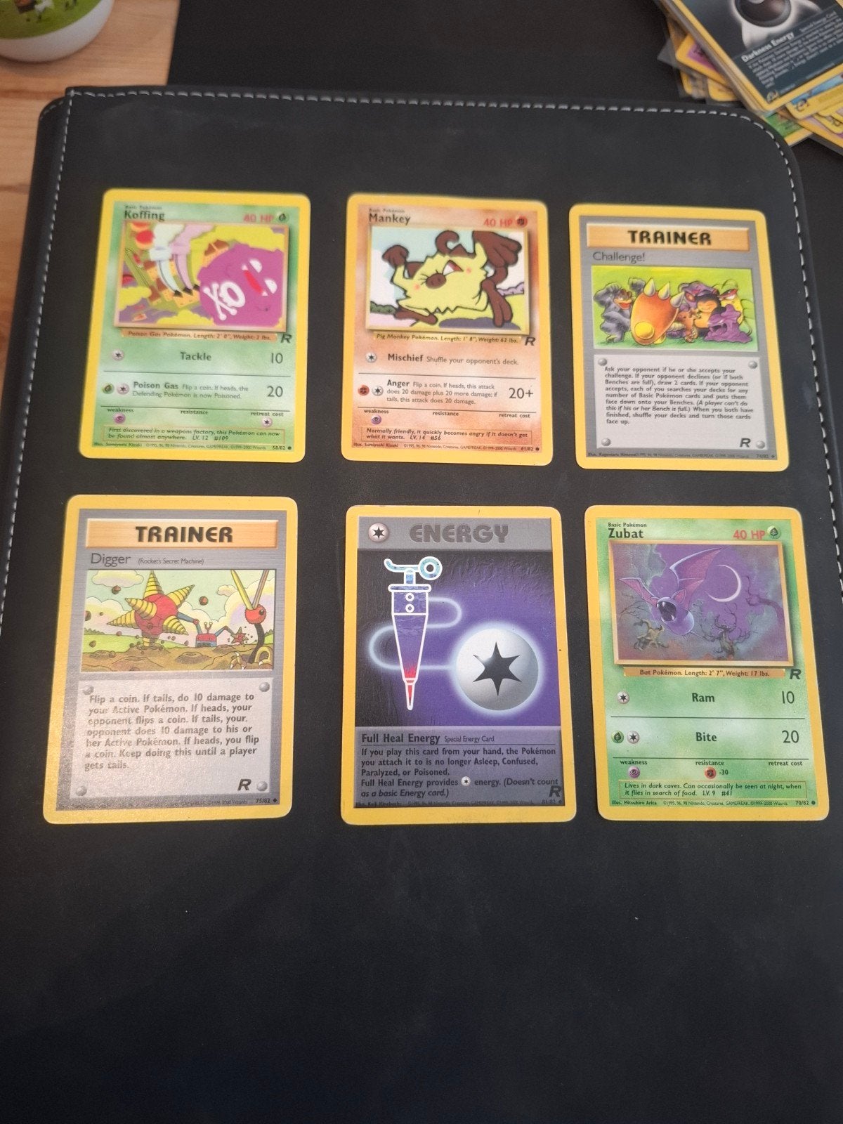 Cartes Pokémon : Koffing, Mankey, Zubat, Trainers, Energy, Enlèvement ou Envoi