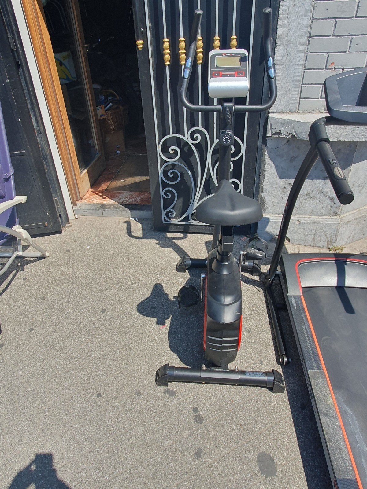 Vélo fixe pour maison en bonne état 0489 85 04 35
