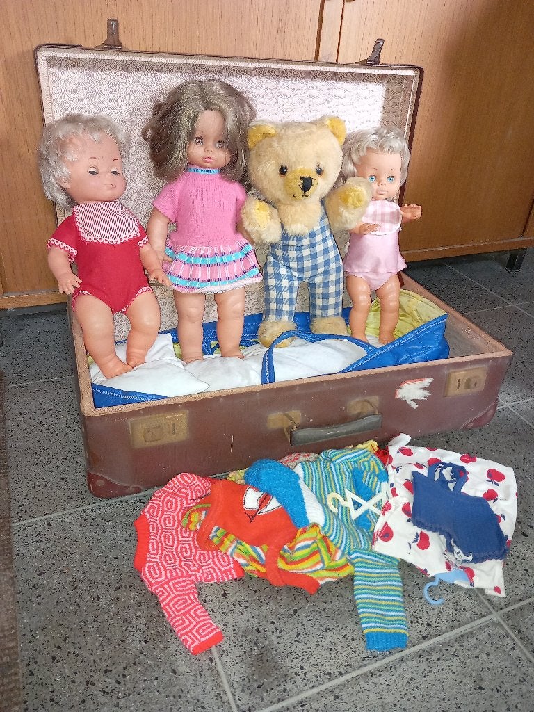 Vintage poppen, valies en schoolbankje, Ophalen, Gebruikt