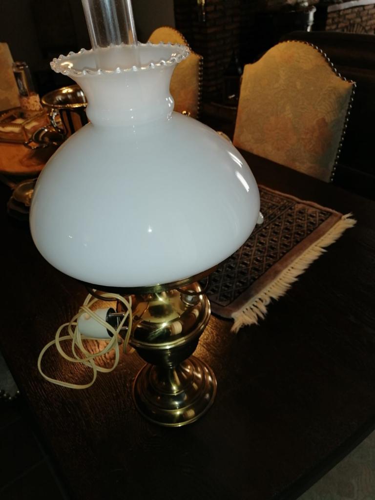 Lamp op koperen voet, Enlèvement