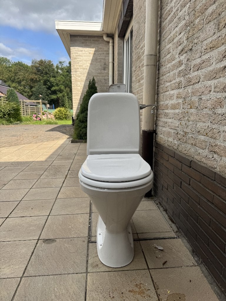 Toilette avec siège et couvercle, Bricolage & Construction, Sanitaire, Enlèvement, Utilisé, Pierre, Toilettes