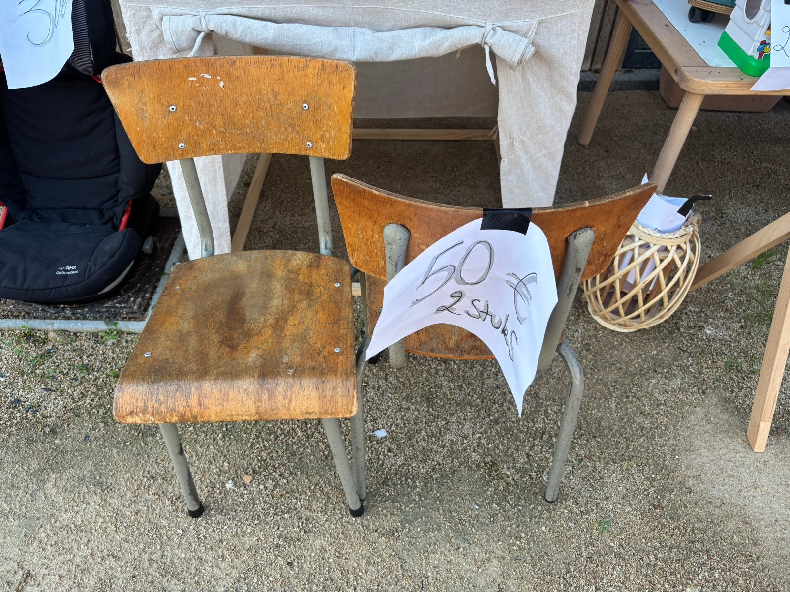 Retro schoolstoeltjes, Ophalen