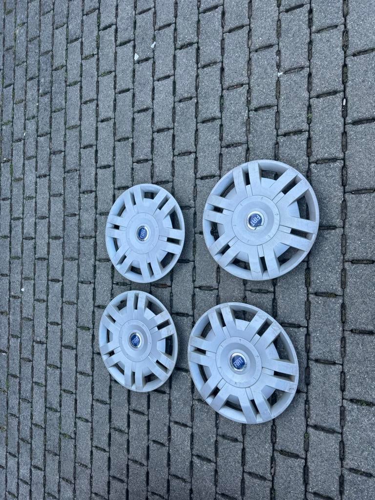 4 Enjoliveurs fiat 15pouces, Autos : Divers, Enjoliveurs, Enlèvement, Comme neuf