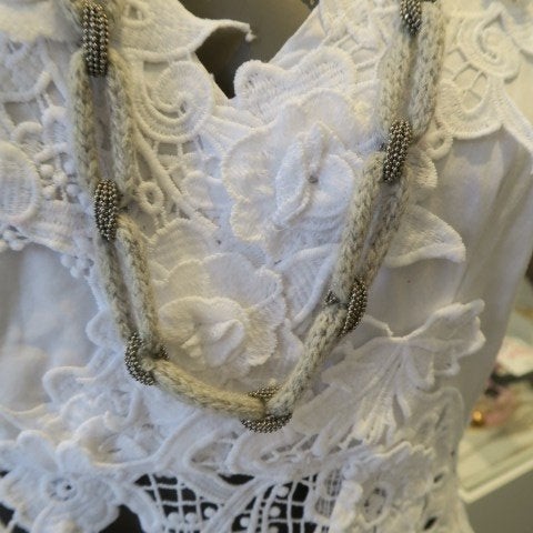 Speciale ketting gebreid met strass 88 cm, Handtassen en Accessoires, Kettingen, Overige materialen, Verstelbaar, Nieuw, Ophalen of Verzenden