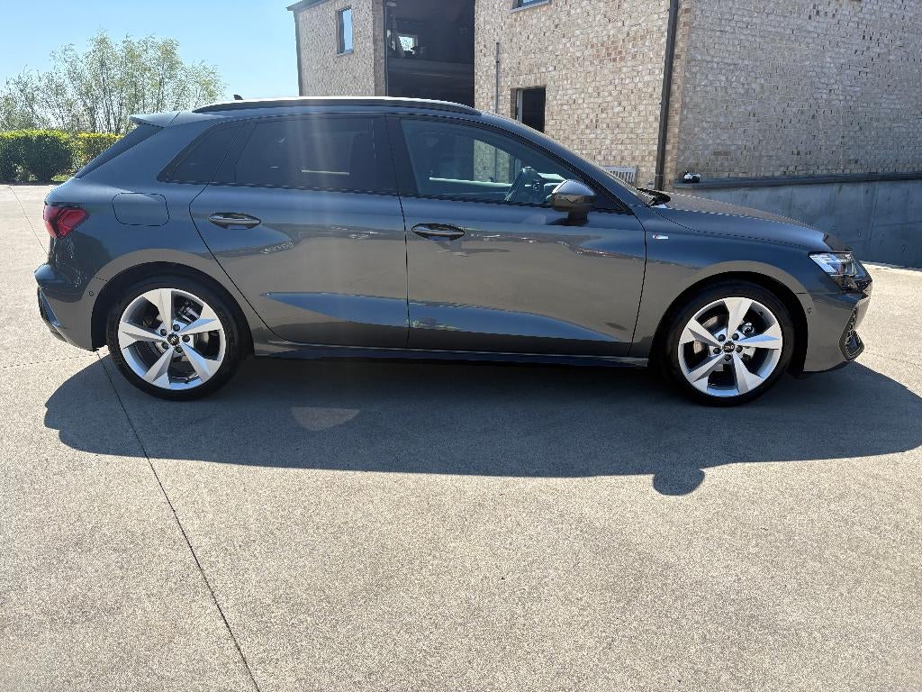 Audi A3 Sportback 30 TFSI MHEV S line S tronic Shadow Line, Stof, 127 g/km, Dealer onderhouden, 1390 kg