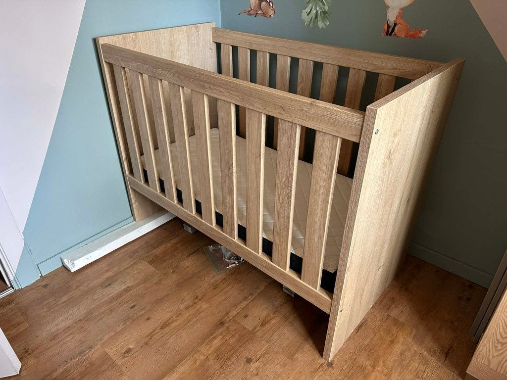 Babybedje / ledikant, Kinderen en Baby's, Kinderkamer | Bedden, Ophalen, Zo goed als nieuw, Minder dan 140 cm, Matras