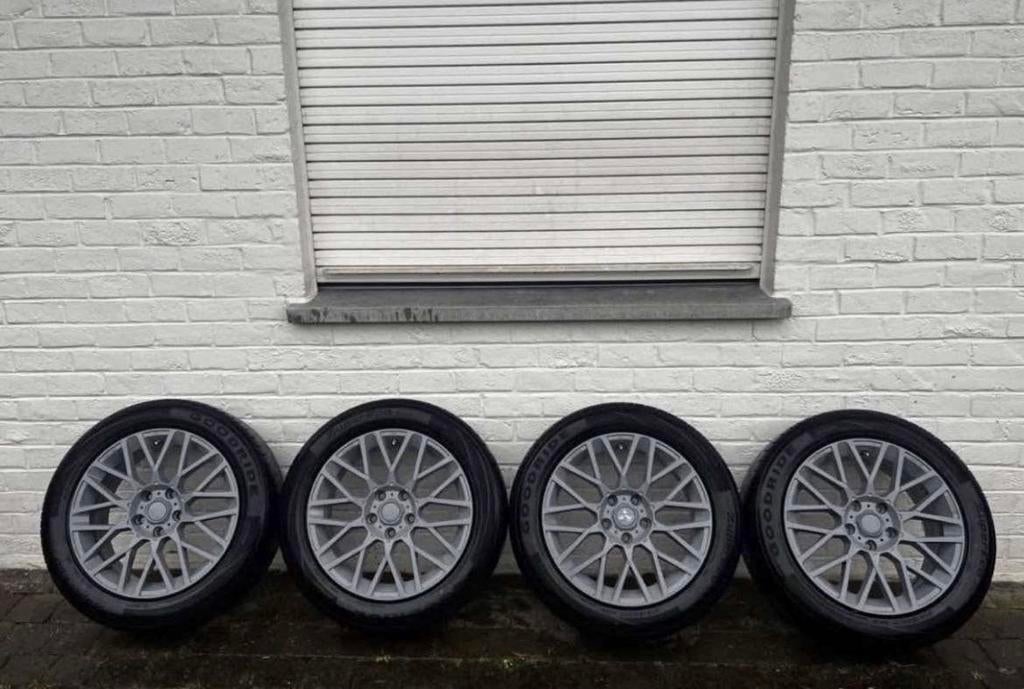 4 Jantes MOMO 17’’ 5x 114,3 4 pneus 215/55 R17, Enlèvement