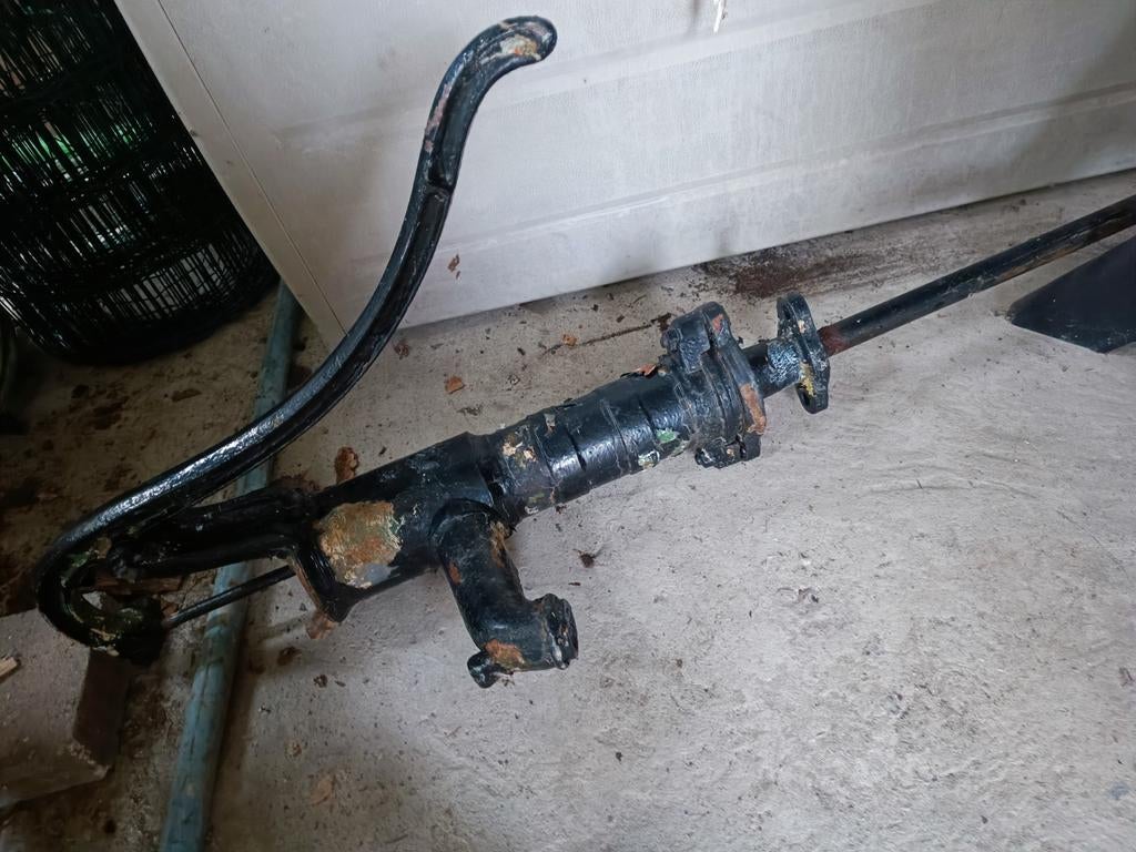 Vieille pompe à eau en fonte, Jardin & Terrasse, Enlèvement