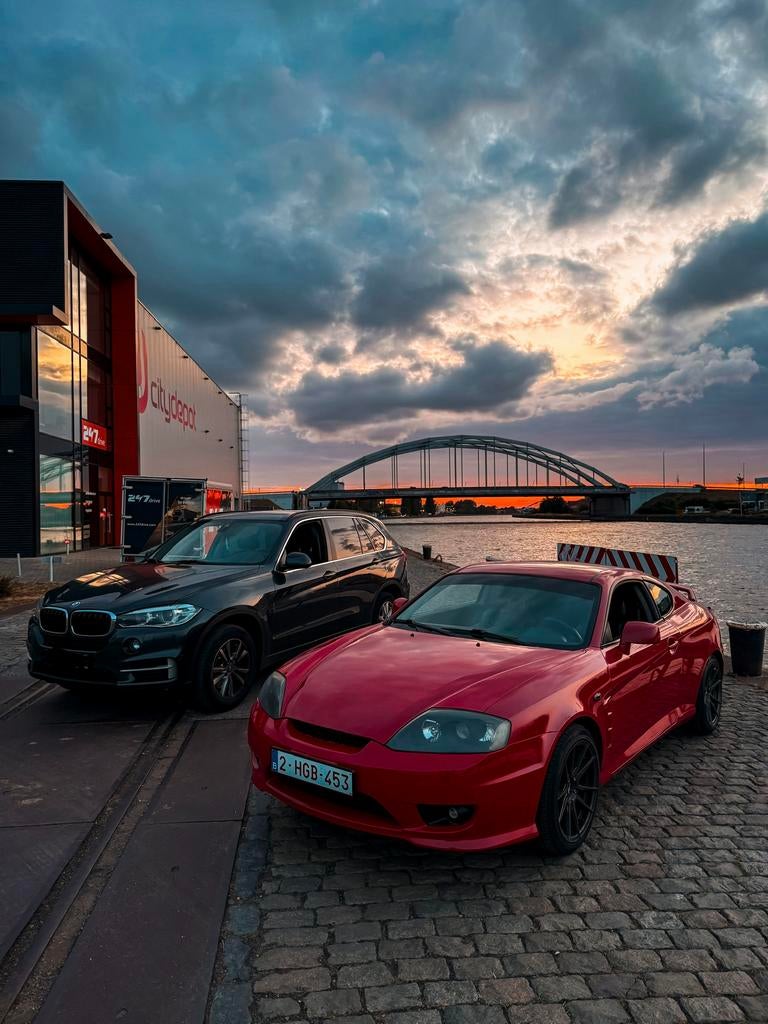 Hyundai coupe, Auto's, Hyundai, Particulier, Coupé, Radio, Benzine, Coupé, 2 deurs, Handgeschakeld, Rood, Zwart, Voorwielaandrijving