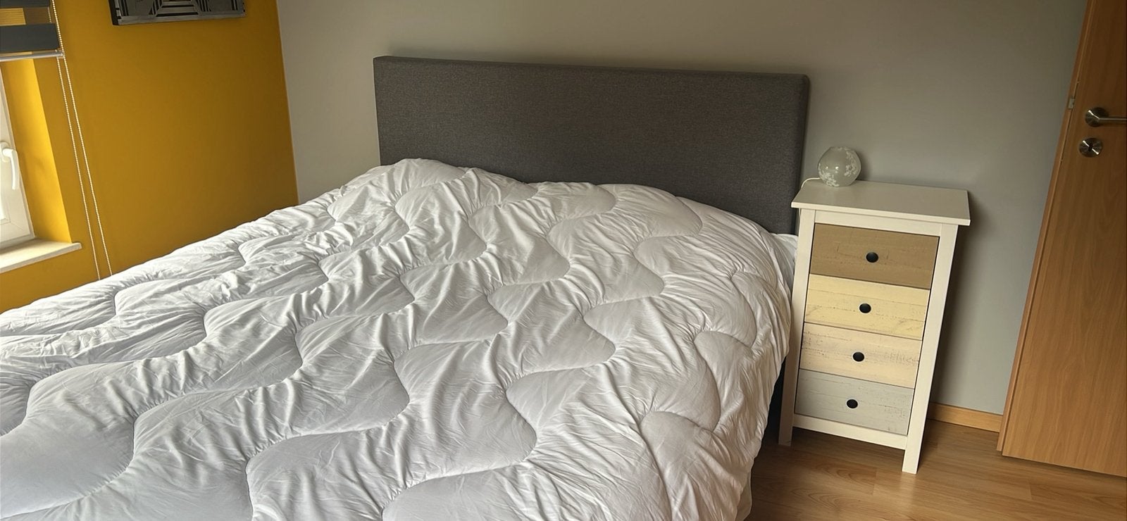 Boxspring 160cm + commode 5 tiroirs + table de nuit, Enlèvement, Comme neuf, Deux personnes