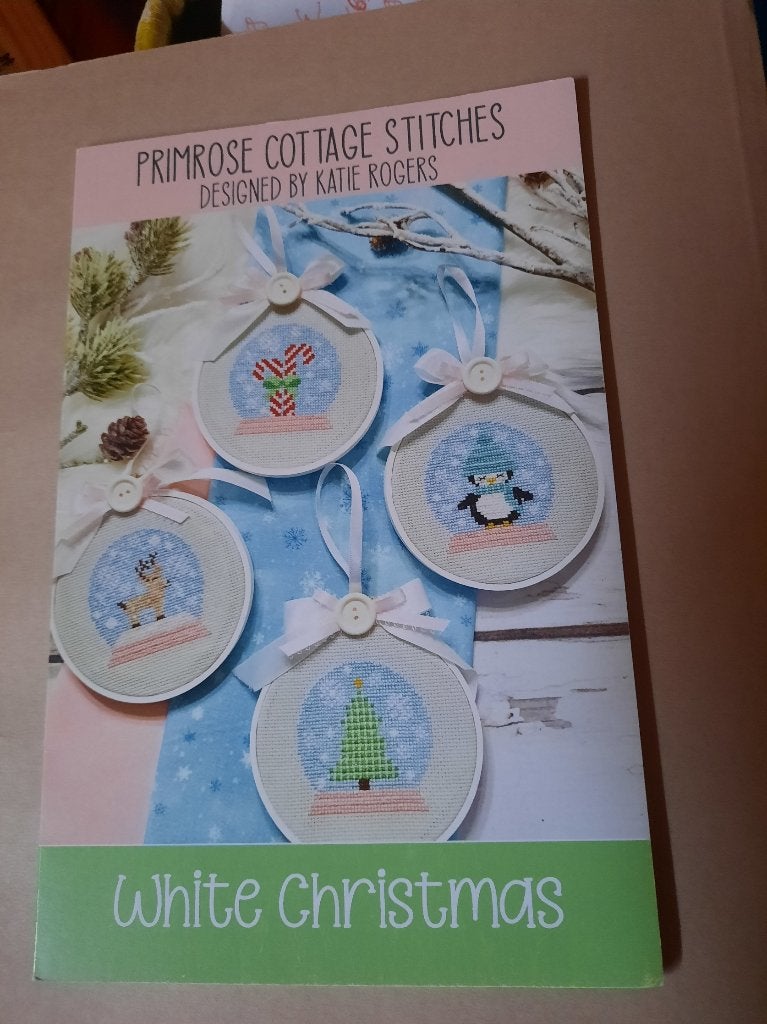 Primrose Cottage Stitches - Noël blanc, Hobby & Loisirs créatifs, Broderie & Machines à broder, Enlèvement ou Envoi, Comme neuf