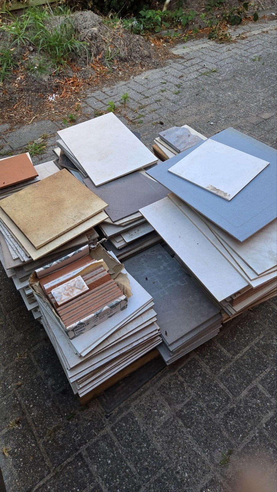 GRATIS Lot verschillende tegels , mozaïek hobby, Ophalen