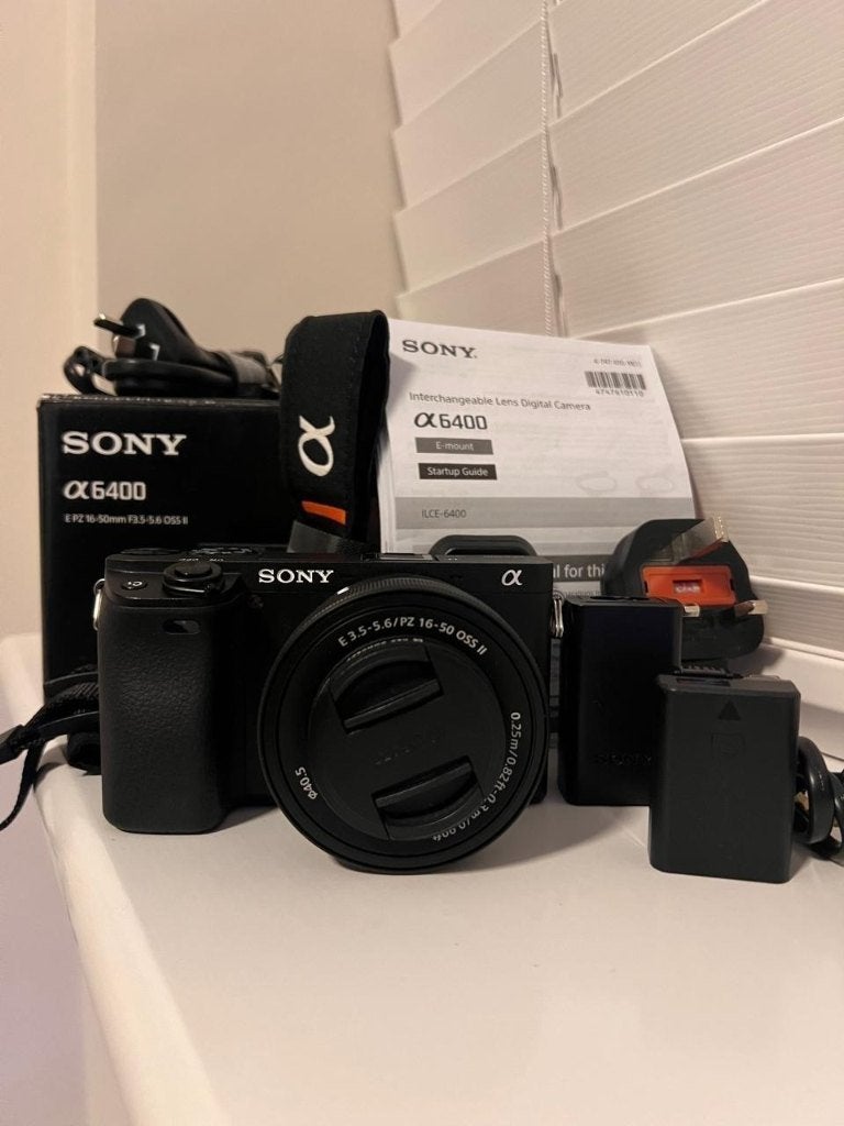 Appareil photo Sony a6400 24,2 Mpx + 16-50 mm f/3,5-5,6 II, Enlèvement ou Envoi, Comme neuf, Sangle de transport, Sony