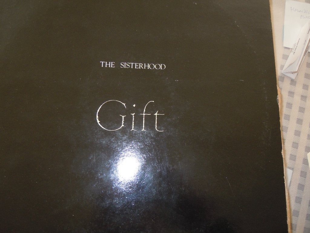 LP The sisterhood gift, Enlèvement ou Envoi