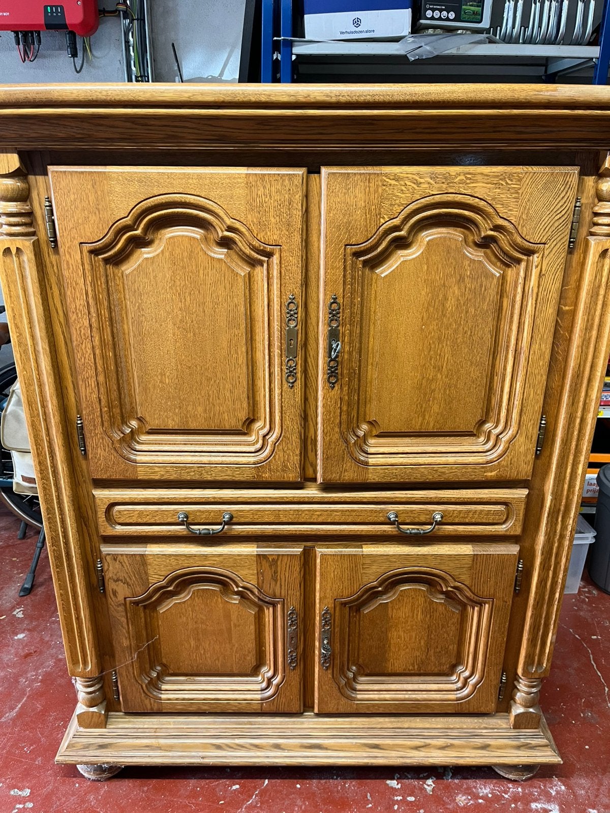 Eiken kast, Ophalen