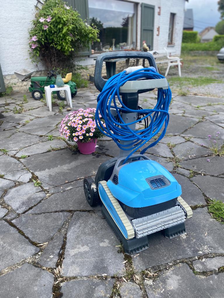 ROBOT PISCINE DOLPHIN Z3i – ÉTAT IMPECCABLE (utilisé 2 mois), Tuin en Terras, Zwembad-toebehoren, Zo goed als nieuw, Reinigingsmiddel