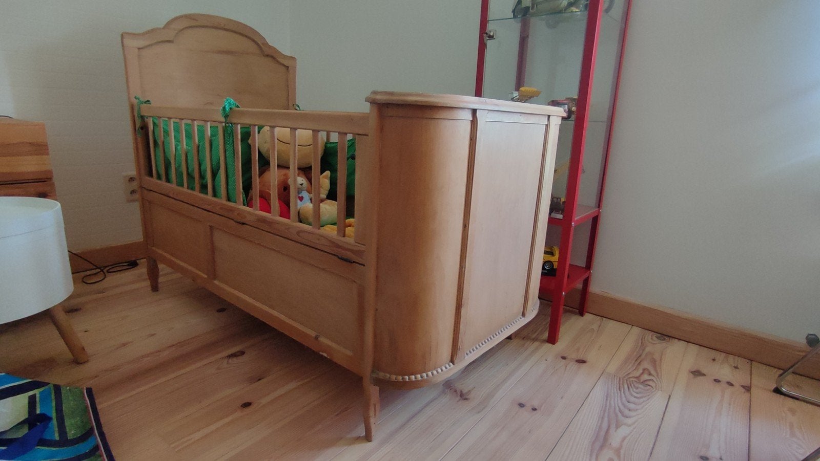 charmant antiek kinderbedje, Ophalen, Matras