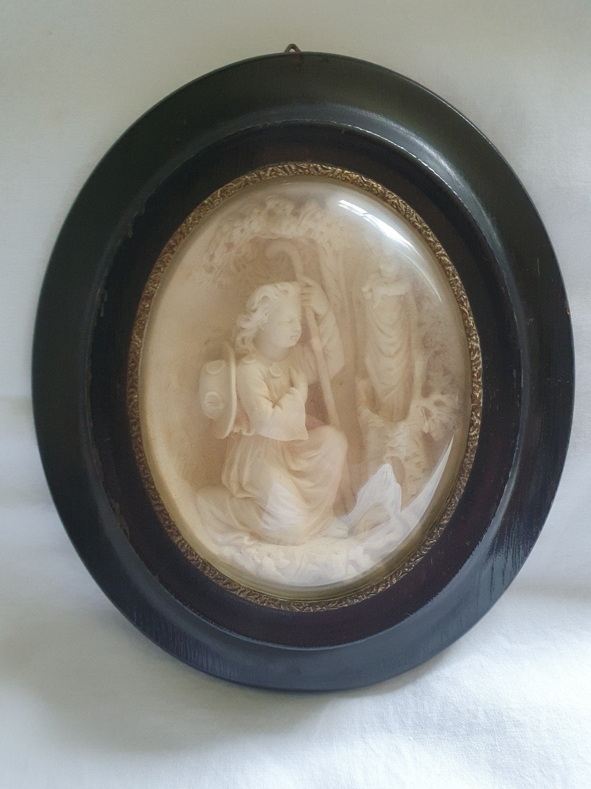 Ancien cadre religieux bombé décor en relief, Enlèvement ou Envoi