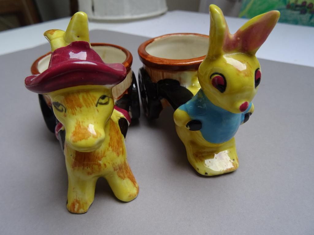 Keramiek paasdecor-kruiwagen+ezel en konijn uit 1955, Ophalen of Verzenden, Zo goed als nieuw