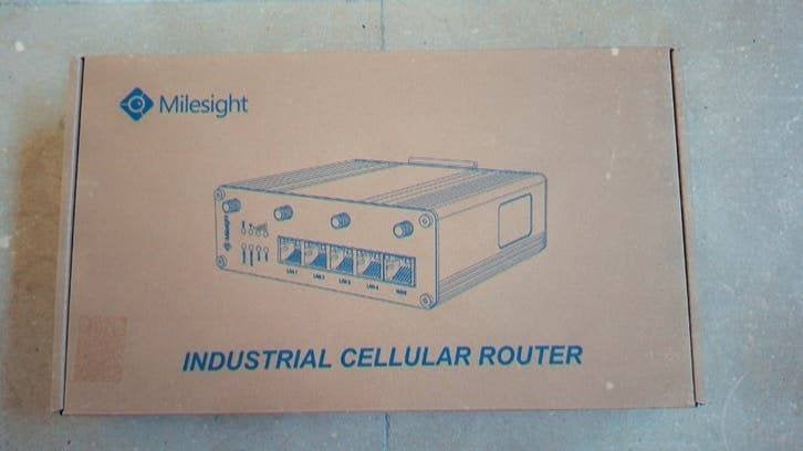 Milesight UR75-500GL-G-P-W 5G industriele router GPS PoE, Ophalen of Verzenden, Zo goed als nieuw, Router met modem