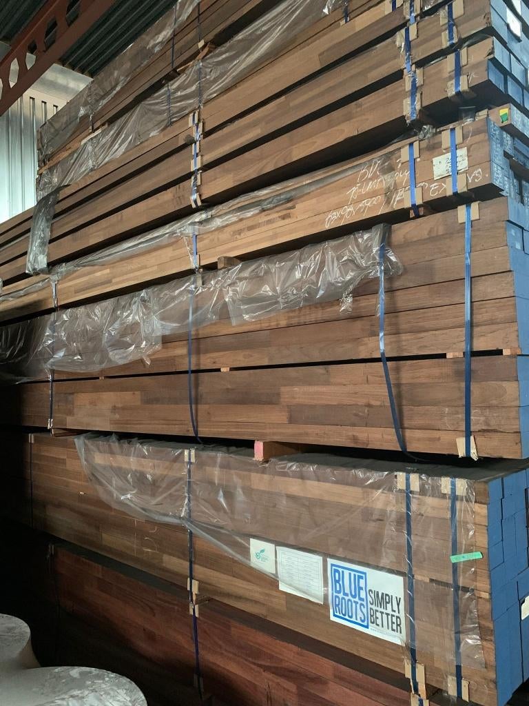Grote partij Thermo Noawood kozijnhout L 590 cm - 2 kopmaten, Nieuw, Ophalen of Verzenden, Hardhout, 250 cm of meer