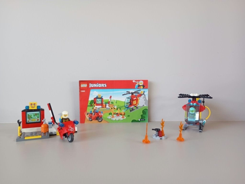 LEGO Juniors Fire Suitcase 10685, Kinderen en Baby's, Overige thema's, Lego, Ophalen of Verzenden, Zo goed als nieuw