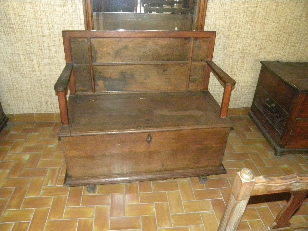 Banc avec coffre, Enlèvement