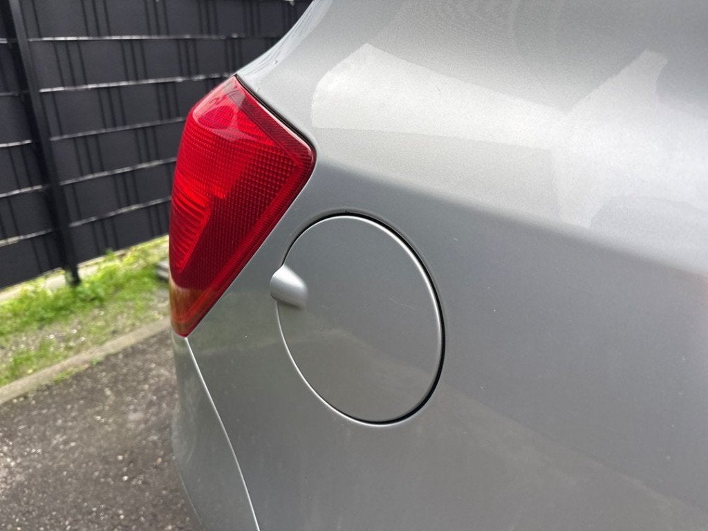TRAPPE D'ESSENCE Skoda Fabia II (5J) (01-2006/12-2014), Autos : Pièces & Accessoires, Utilisé, Info@skoda-auto.de, Skoda, Max-Planck-Straße  3-5
64331  Weiterstadt, DE