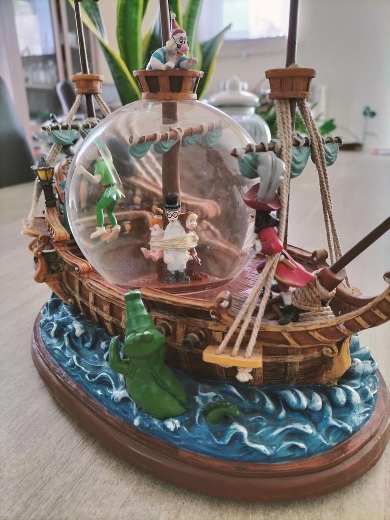 Groot beeld Disney's Peter Pan met globe, licht en muziek, Ophalen of Verzenden