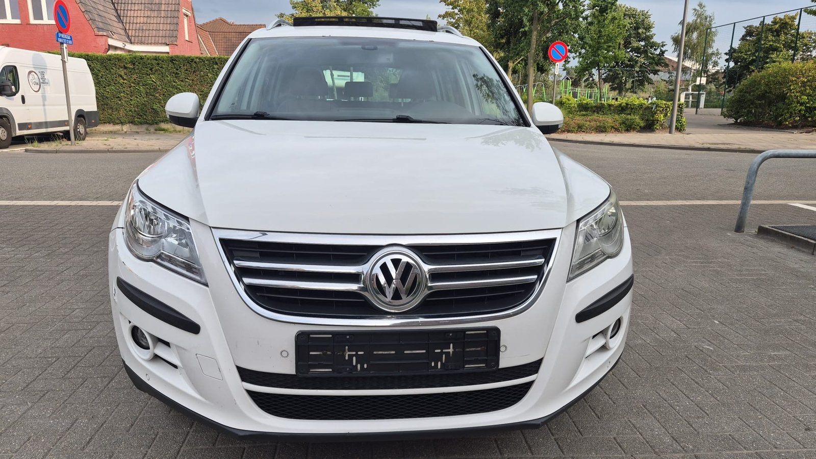 Volkswagen Tiguan 2.0 Benzine–10/2009–225.611 km– Automaat, Auto's, Volkswagen, Automaat, Monovolume, Zwart, Wit