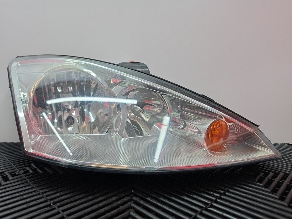 PHARE / OPTIQUE AVANT DROIT Ford Focus 1 Wagon, Henry-Ford-Straße  1
50735  Köln, DE, Ford-Werke GmbH, Kunden@ford.com, Ford