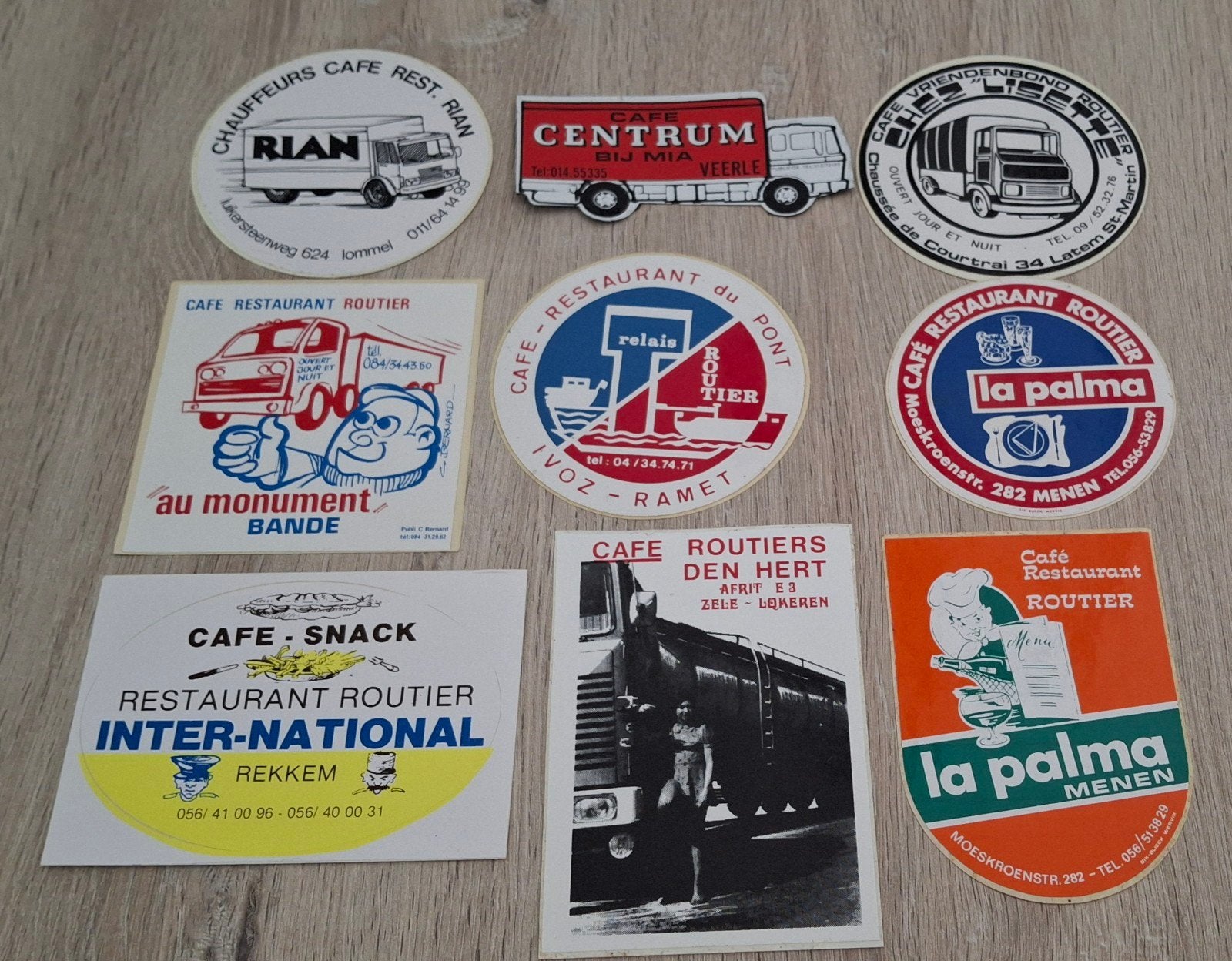 Lot stickers café Routier truck Lommel Menen Rekkem Veerle, Verzamelen, Ophalen of Verzenden, Zo goed als nieuw, Bedrijf of Vereniging