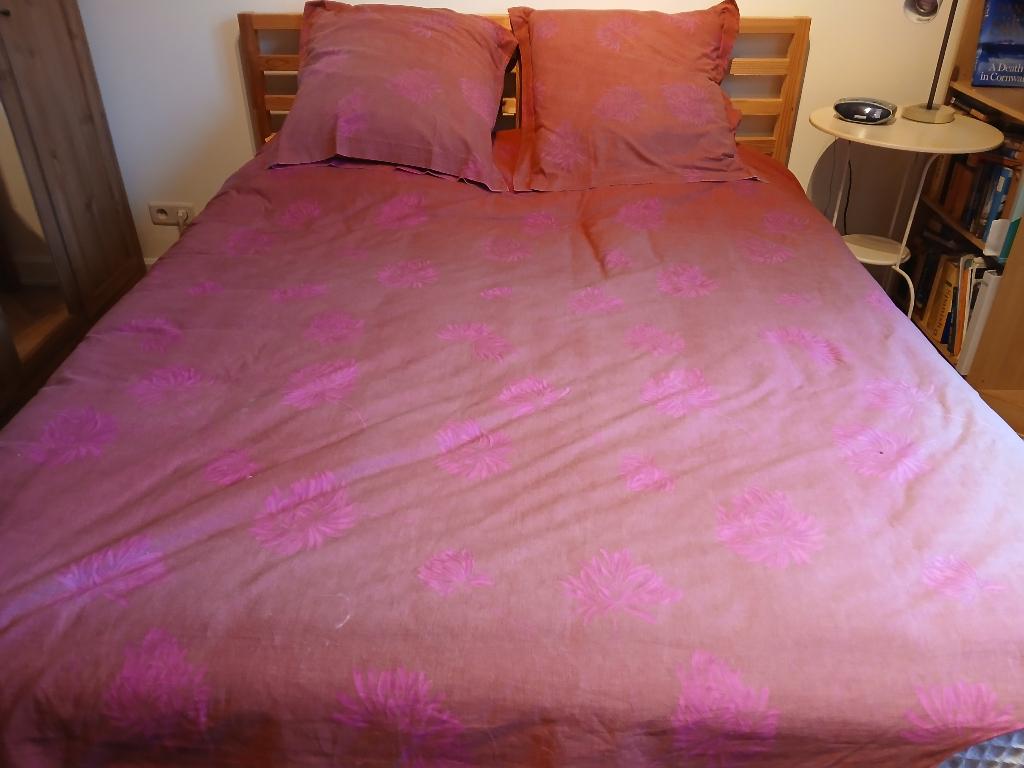 lit + matelas, Maison & Meubles, Queen size, 210 cm, Comme neuf, Enlèvement