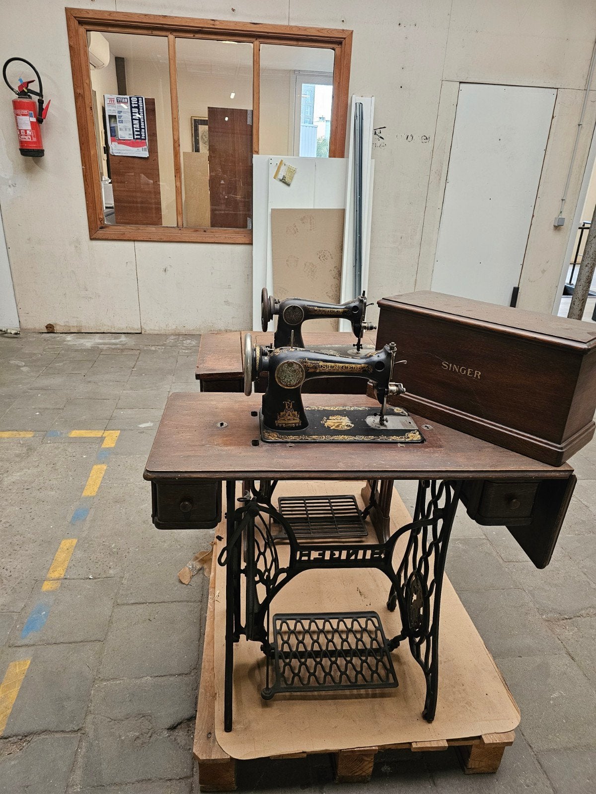 2x Antieke Singer Naaimachine – Gietijzeren Onderstel & Hout, Antiek en Kunst, Ophalen