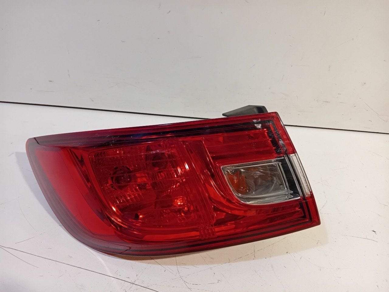 Achterlicht links buiten Renault Clio, Onderdelen@venauto.nl, Van der Ven Autorecycling B.V., Ettenseweg 76, 4706 PB Roosendaal, The Netherlands