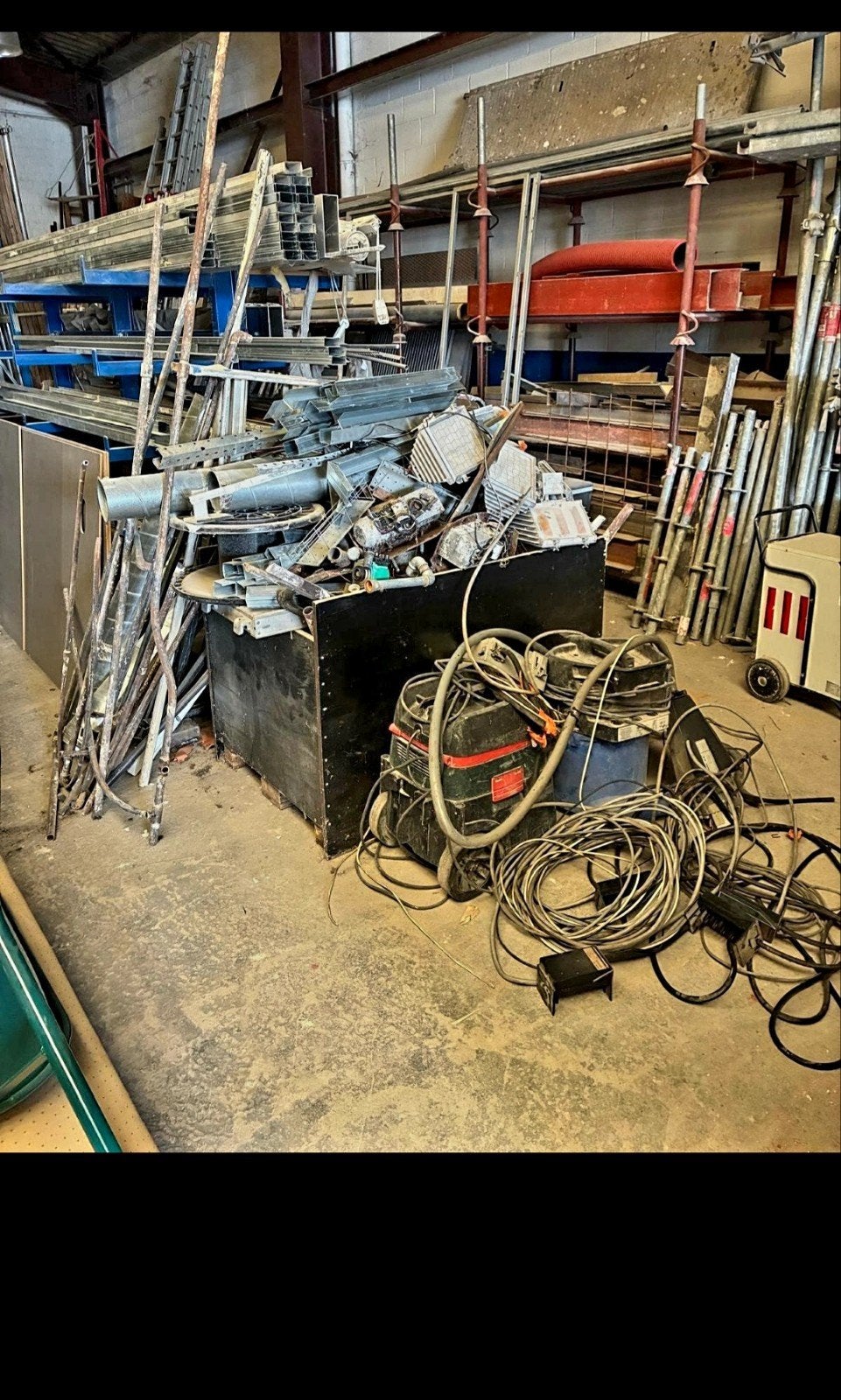 ferrailleur Niko vide votre metal gratuit 0485-599-685, Enlèvement