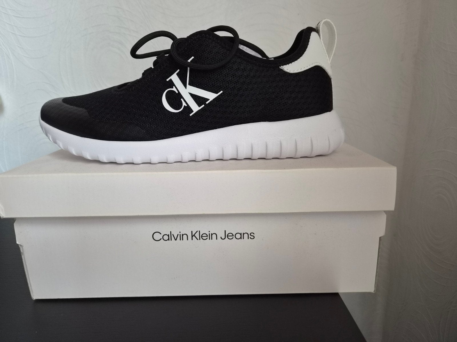 Calvin klein, Ophalen