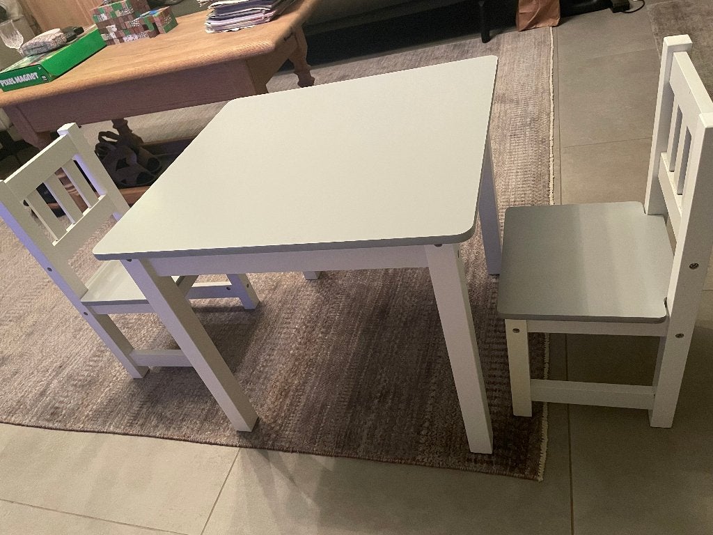 kindertafel met 2 stoeltjes, Kinderen en Baby's, Kinderkamer | Tafels en Stoelen, Ophalen, Zo goed als nieuw, Tafel(s) en Stoel(en)