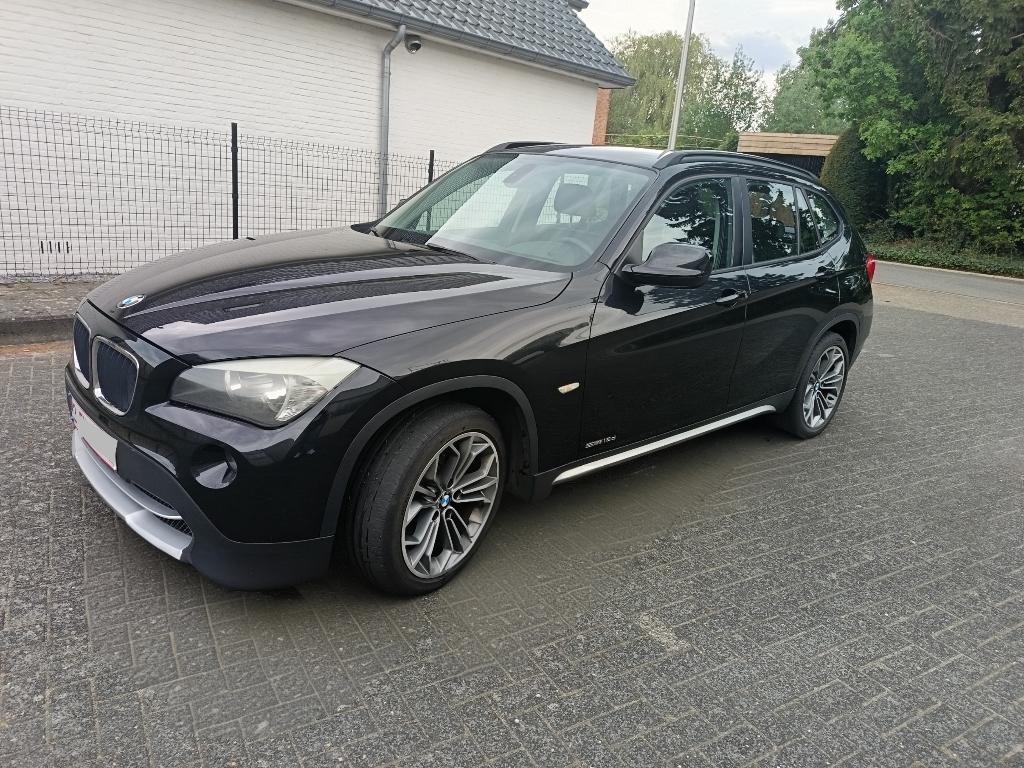 BMW X1 Kleur zwart Automaat, Auto's, Euro 5, Achterwielaandrijving, 1995 cc, Zwart