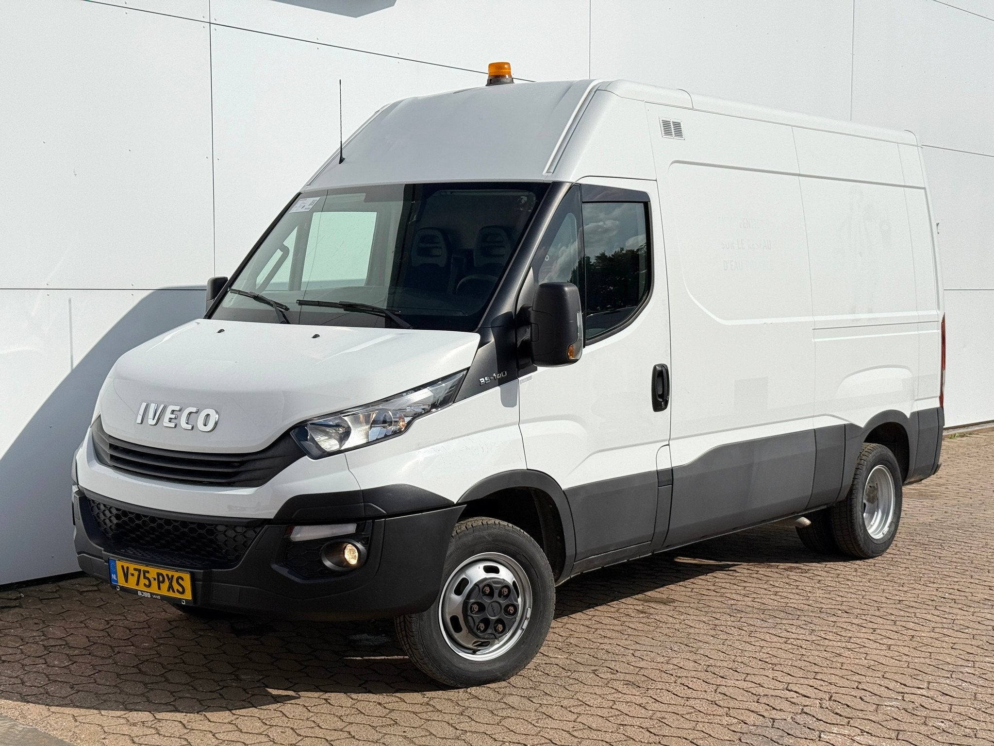 Iveco Daily 35C14 2.3 L2H2 Dubbellucht Airco Cruise control, Autos, Volant multifonction, Achat, Euro 6, Entreprise