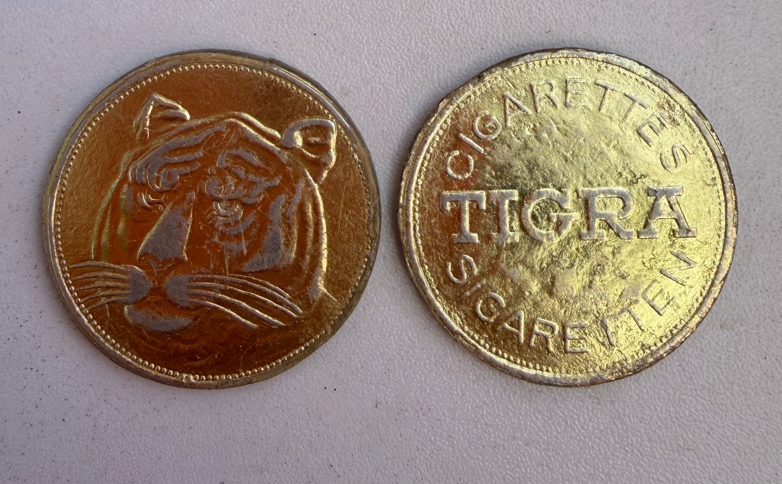 2 vintage Tigra sigaretten token retro, Ophalen