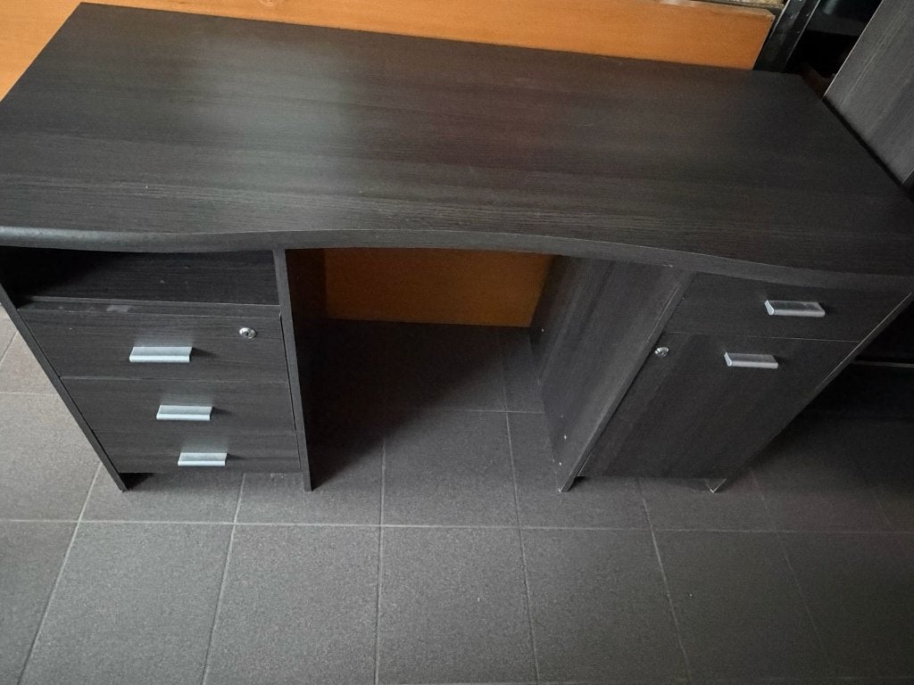 Bureau + étagère, Autres marques, 135 cm, Classique, Utilisé
