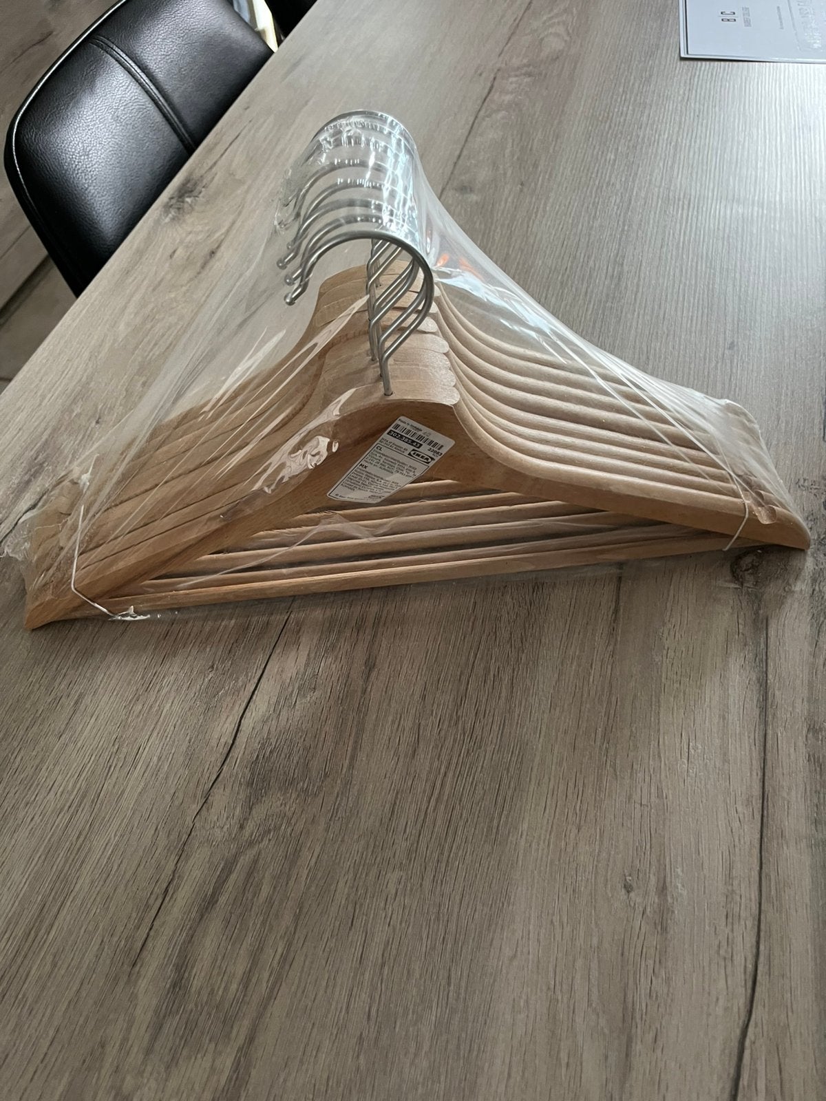 Kleerhangers, Enlèvement, Comme neuf