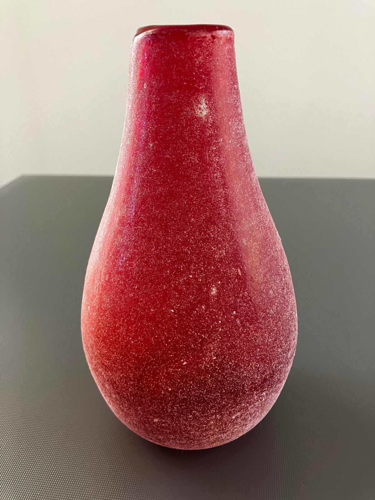 Vaasje rood, H 17 cm., Enlèvement ou Envoi, Comme neuf, Rouge